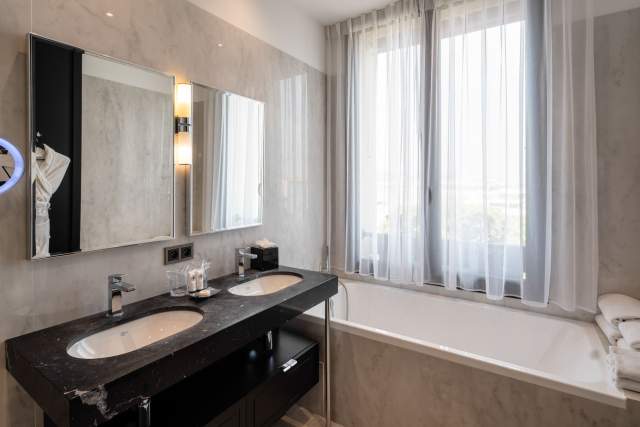 Hôtel Saint-Raphaël · Le Touring Boutique Hôtel salle de bain