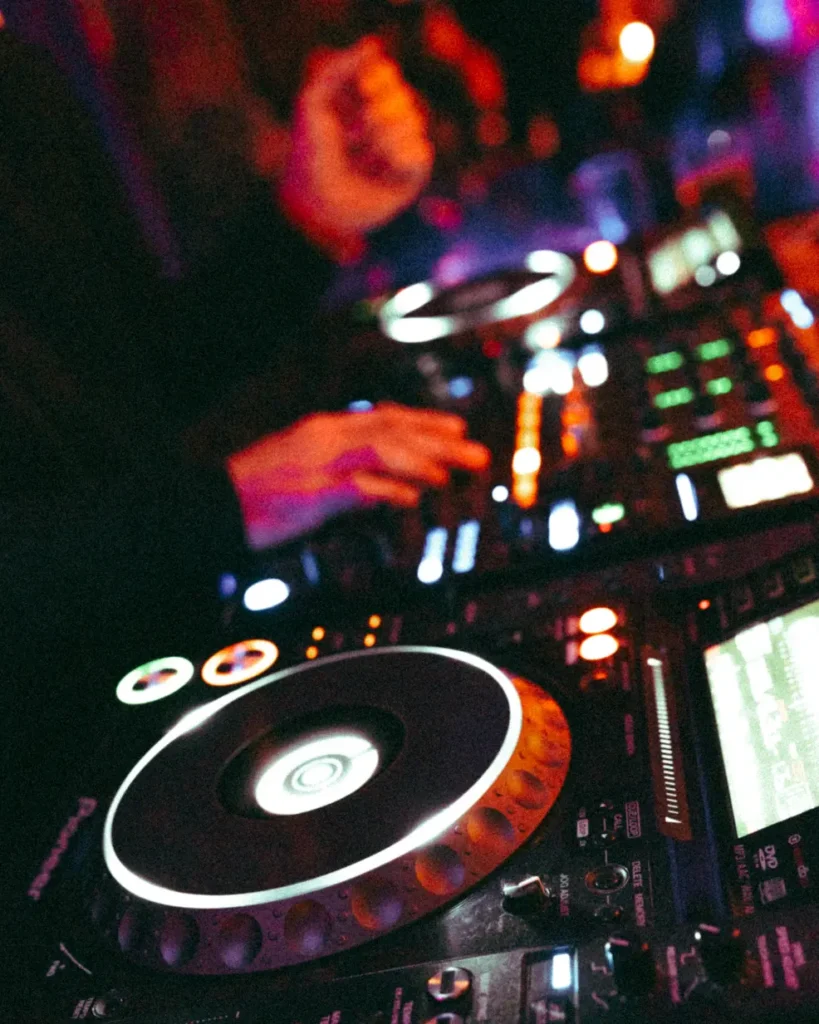 bar à cocktails avec DJ Saint-Raphaël